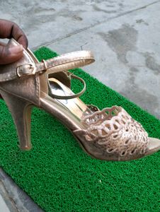 Golden Colour Beautiful Heel And Suit