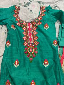 Green Colour Suit Set