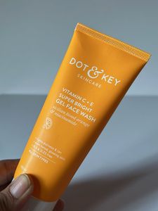 Dot & Key Vitamin C E Face Wash