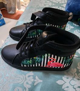 KazarMax Pretty Swan Sneakers