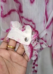 Chic Pink Abstract Print Button-Up Top