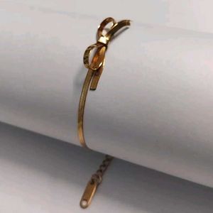 anti tarnish Bow Bracelet