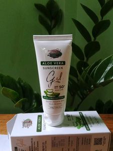 Aloe Vera Sunscreen Gel SPF 50+ .quick - absorb an