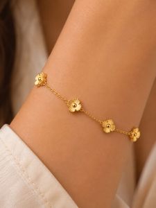 Elegant Clover Bracelet