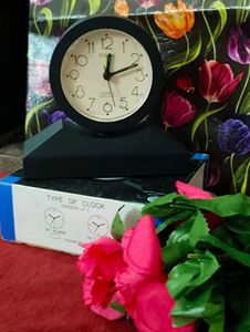 Vintage Abstract Art Quartz Clock