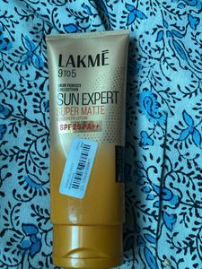 Lakme Matte Sunscreen SPF 30 PA++ NiacinamideUVA/B