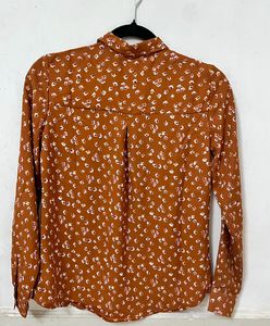 Chic Floral Print Button-Up Shirt