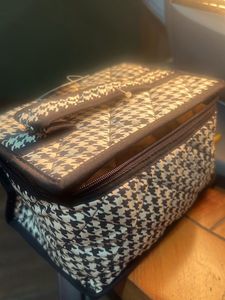 Portable Ligtweight Pouch With Mirror