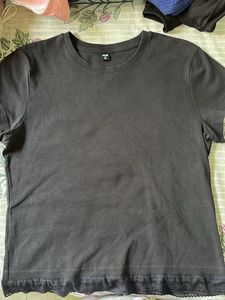 Uniqlo T-Shirt