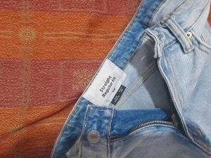 H&amp;M light Wash Denim Jeans