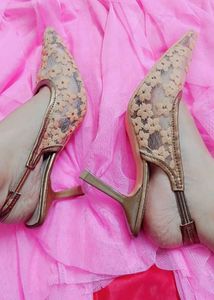 FLOWER EMBROIDED SLING BACK HEELS