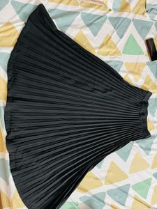 Black Pleated Midi Skirt