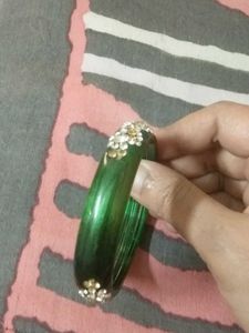 Sparkling Emerald Green Bangle
