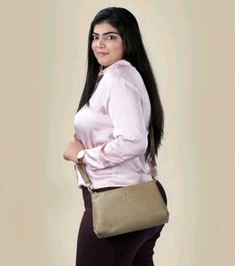 Chic Brown Croc-Embossed Shoulder Bag