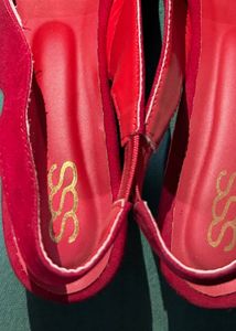 Chic Red Slingback Heels