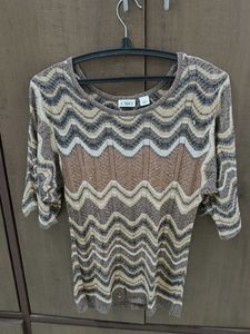 Chic Wavy Pattern Top