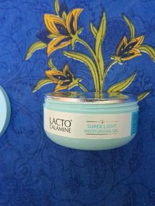 Lacto Calamine Super Light Moisturising Gel