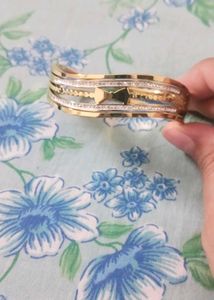 Elegant Gold Tone Bracelet with Crystals