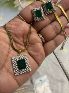 Emerald & Diamond Necklace Set
