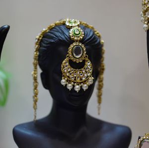 Stunning Kundan Necklace &amp; Earrings Set