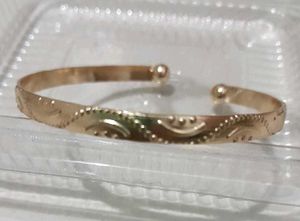 Elegant Gold Tone Bracelet