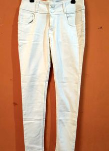WHITE SKIN- FIT JEANS