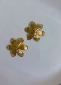 Gold Flower Pearl Stud Earrings
