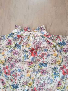 GAP Cute Floral Print Top
