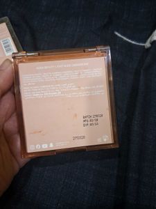 Huda Beauty Nude Light Highlighter
