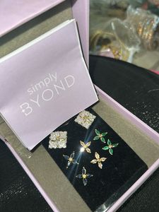 Beautiful Stud Earrings Set