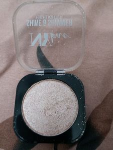 Shimmery Highlighter