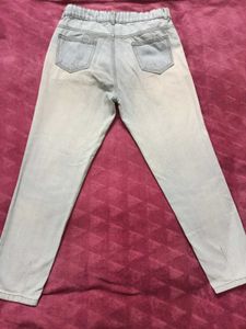 Minimal Light Blue Mom Fit Jeans