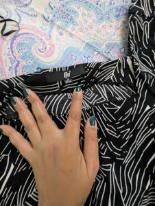 Chic Black &amp; White Leaf Print Dress - Never Worn