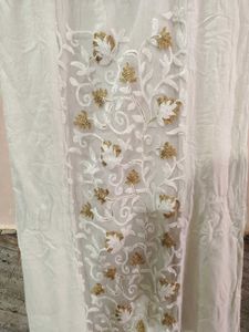 Elegant White Kurta with Floral Embroidery