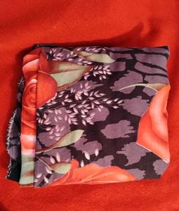 Vibrant Rose Print bedsheet and golden earring
