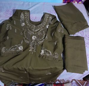 Pakistani 3 Piece Kurta Set 💚