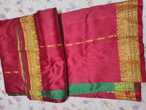 Vibrant Red Saree with Gold Border ( combo )