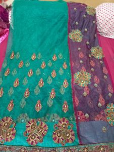 L LookADIRb net saree with superb contrast wit
