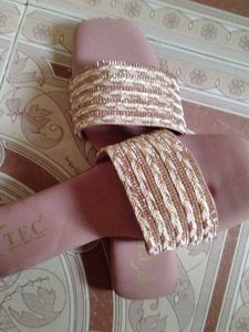 Embellished Flat Sandals. size 39.40