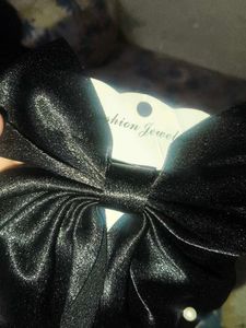 Elegant Black Bow Hair Clip with Pearls