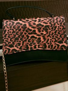 Chic Leopard Print Handbag
