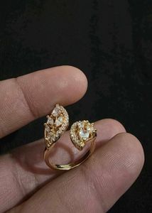 Elegant Leaf Design Ring