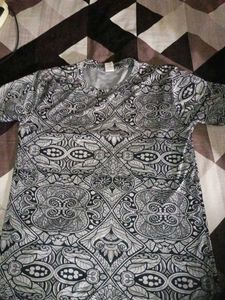 Unique Graphic Print T-Shirt