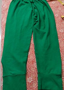Vibrant Green leggings with T shirt