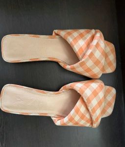 Mango kitten heel