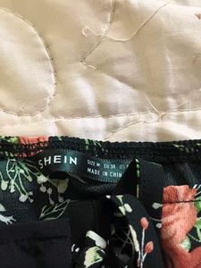 Shein Floral Print Lace-Up Crop Top