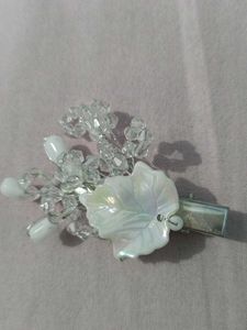 Elegant Beaded Leaf Hair Clip