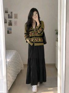 Chic Floral Embroidered Cardigan