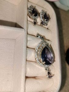 Elegant Tear Drop Pendant &amp; Earring Set