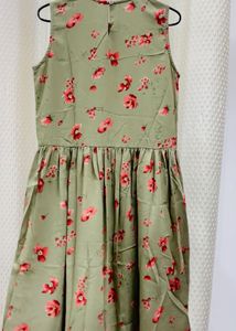 Chic Floral Sleeveless Midi Dress